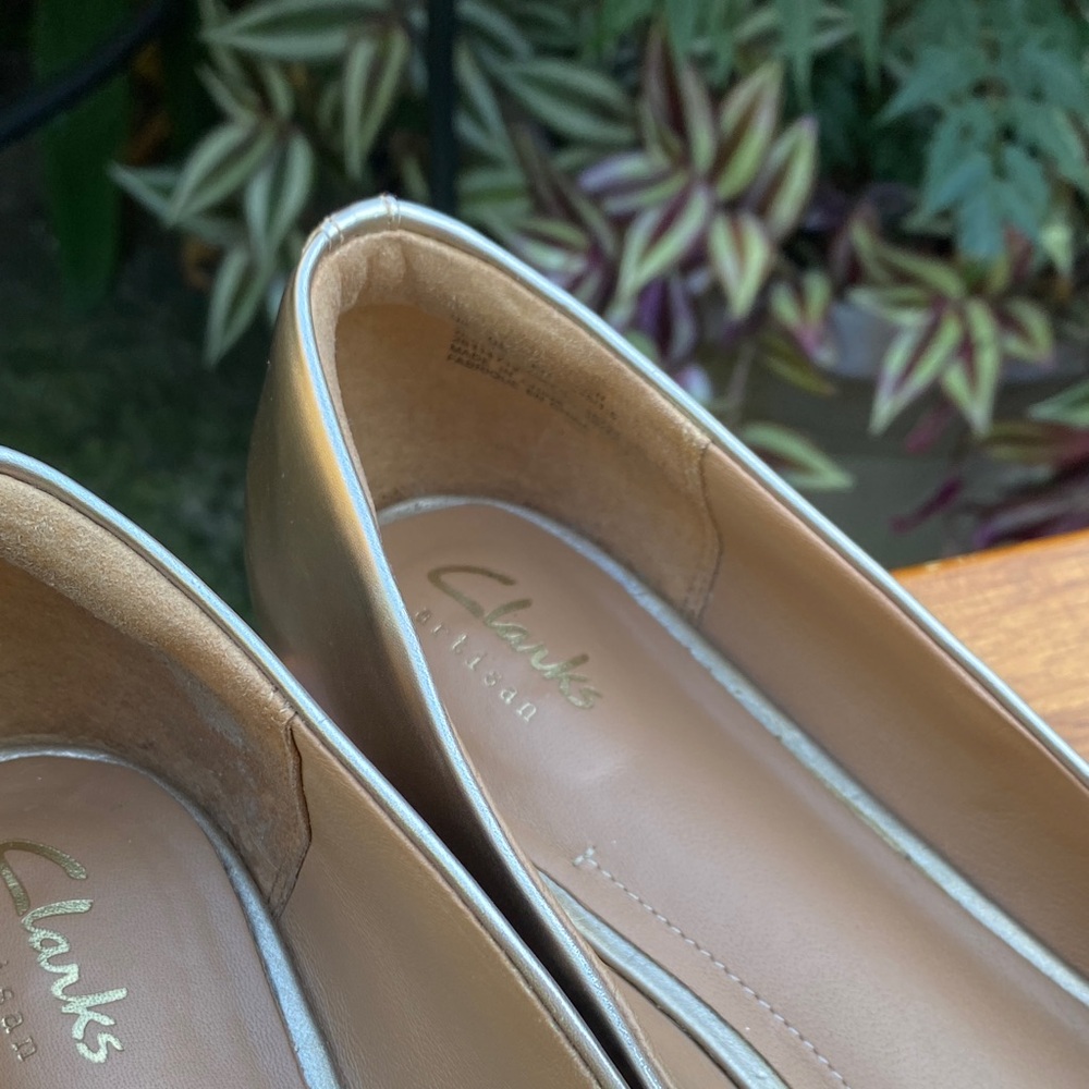 Clarks Women's Metallic Gold Heels - Picture 9 of 10
